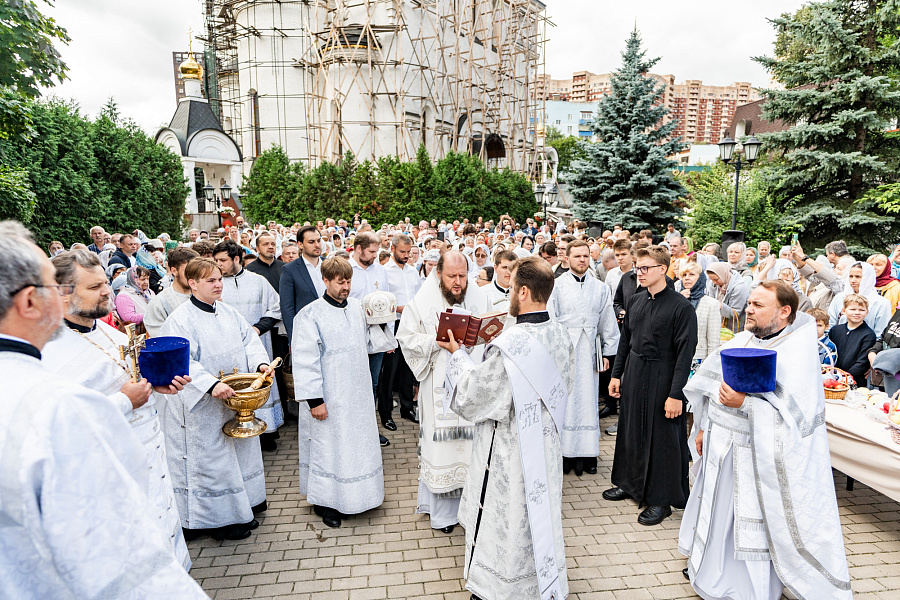 Архиерейское богослужение в Преображенском соборе города Люберцы